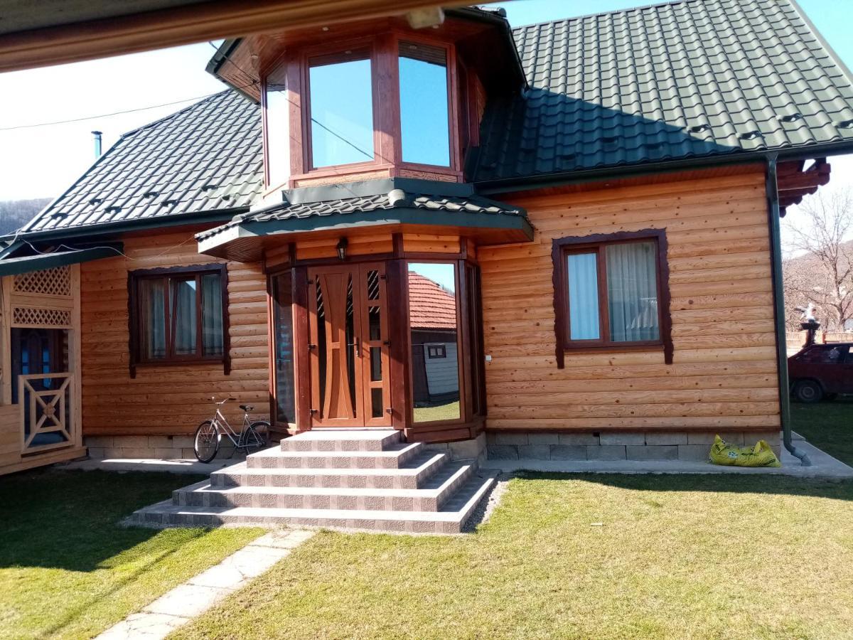 Садиба Федорчуків Гірська Хатина شيشوري المظهر الخارجي الصورة